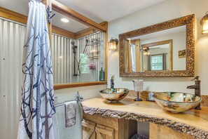 Interior - 20-acre Cabin w/ Pond: 6 Mi to River Arts District (Asheville)