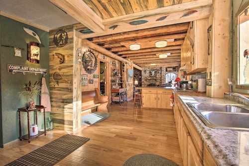'sasquatch Inn' Retreat Near Fishing & Hunting!