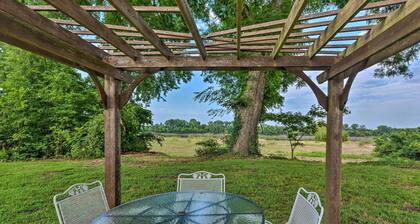 Spacious Apt Overlooking AR River: Near Dtwn!