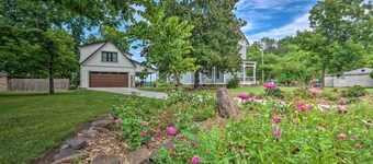 Spacious Apt Overlooking AR River: Near Dtwn!