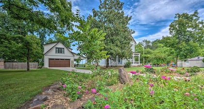 Spacious Apt Overlooking AR River: Near Dtwn!