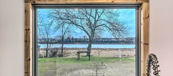 Spacious Apt Overlooking AR River: Near Dtwn!