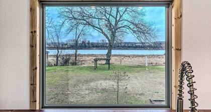 Spacious Apt Overlooking AR River: Near Dtwn!