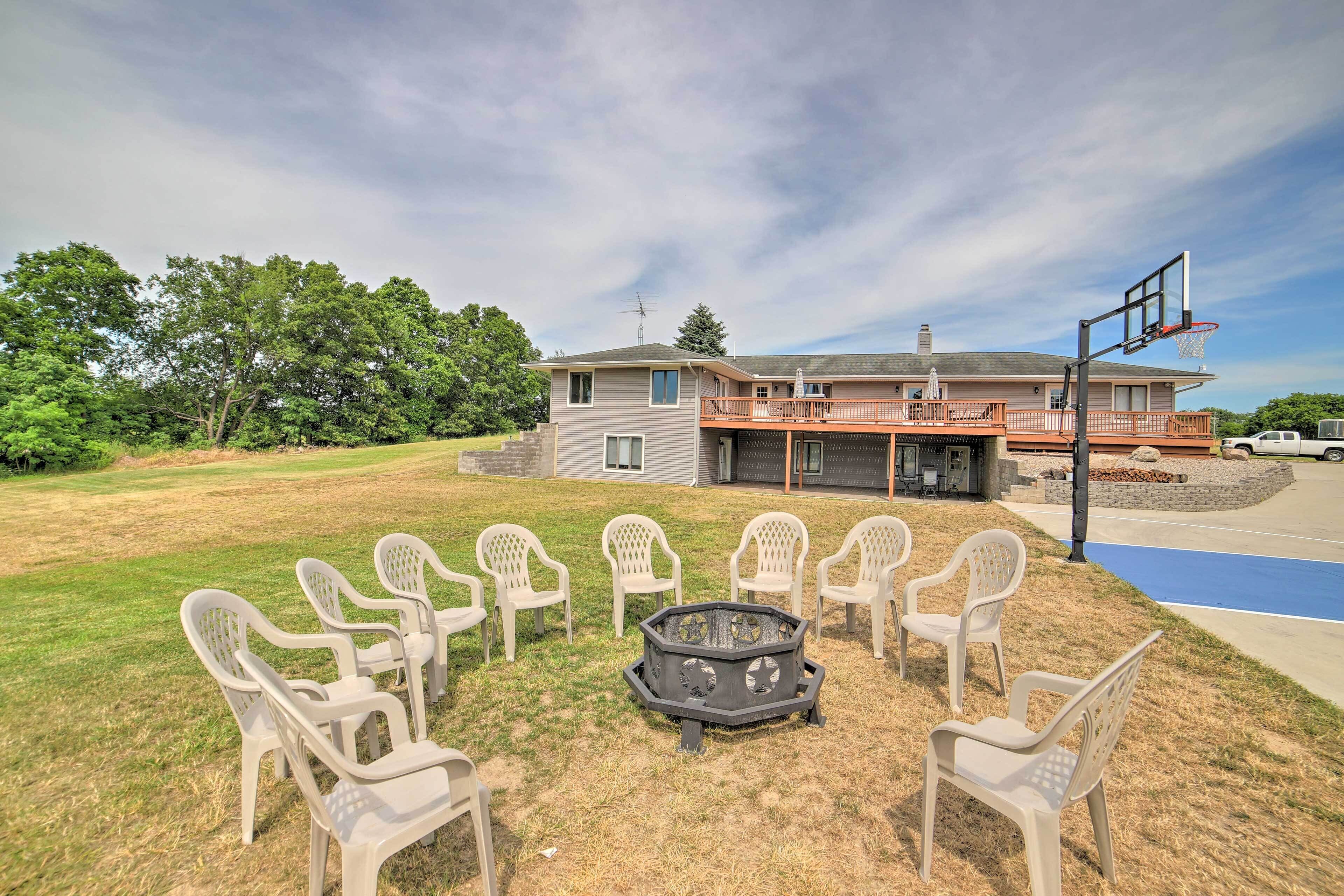 Spacious Grass Lake Getaway Near Boat Launch!