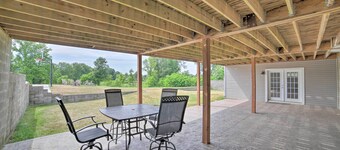 Near Boat Launch: Pet-friendly Grass Lake Getaway