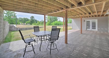 Near Boat Launch: Pet-friendly Grass Lake Getaway
