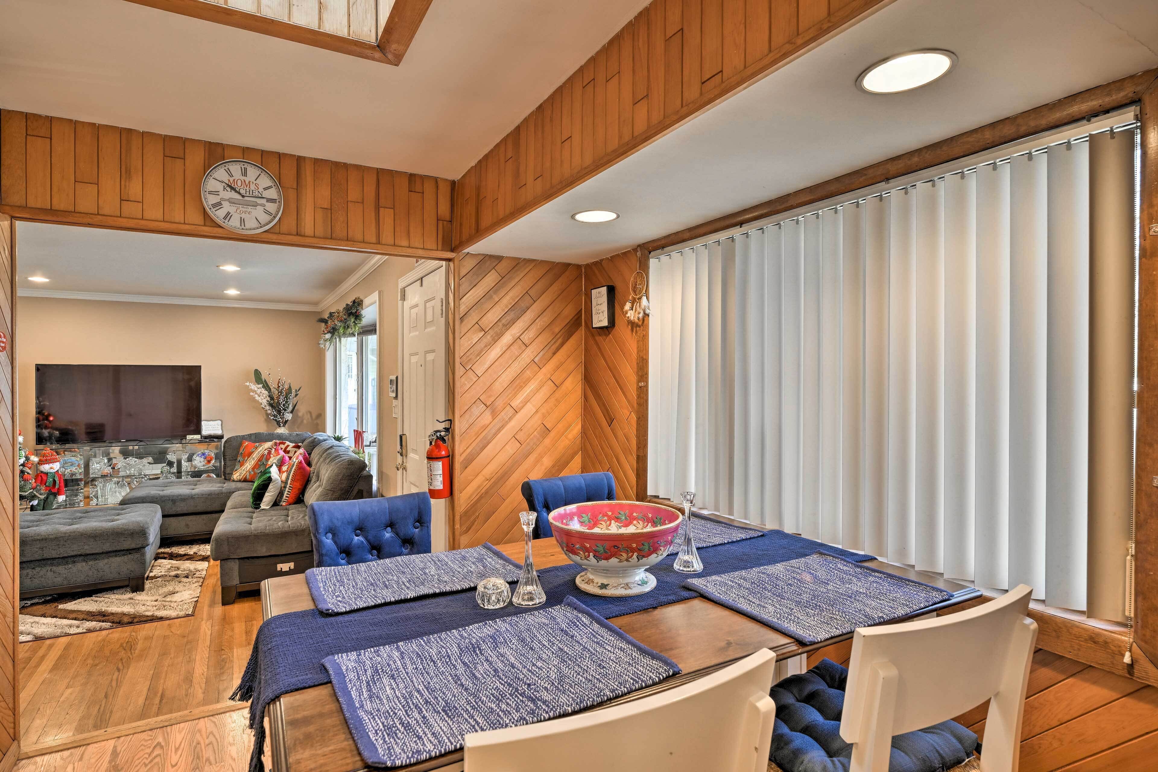 Quiet Commack Cottage w/ Pool, 8 Mi to Beach!