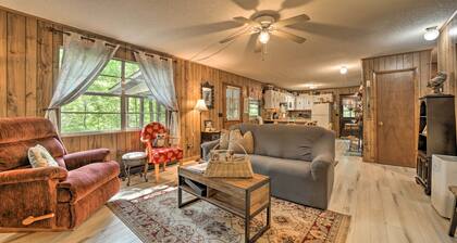 Smoky Mtn Hideaway: Screened Porch & Fire Pit