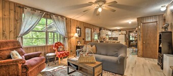 Smoky Mtn Hideaway: Screened Porch & Fire Pit