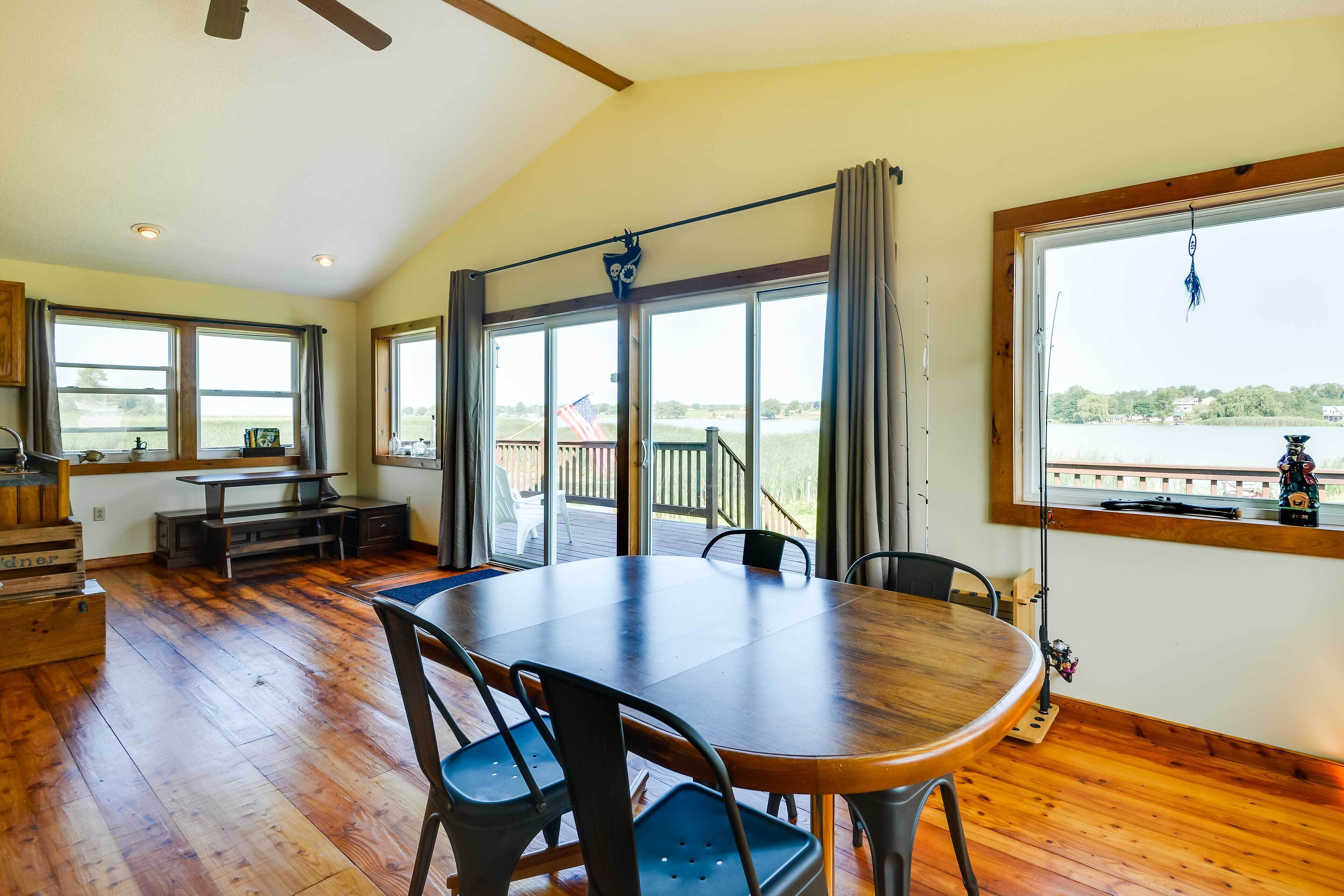 Scenic Cape Vincent Retreat: Walk to Marina!