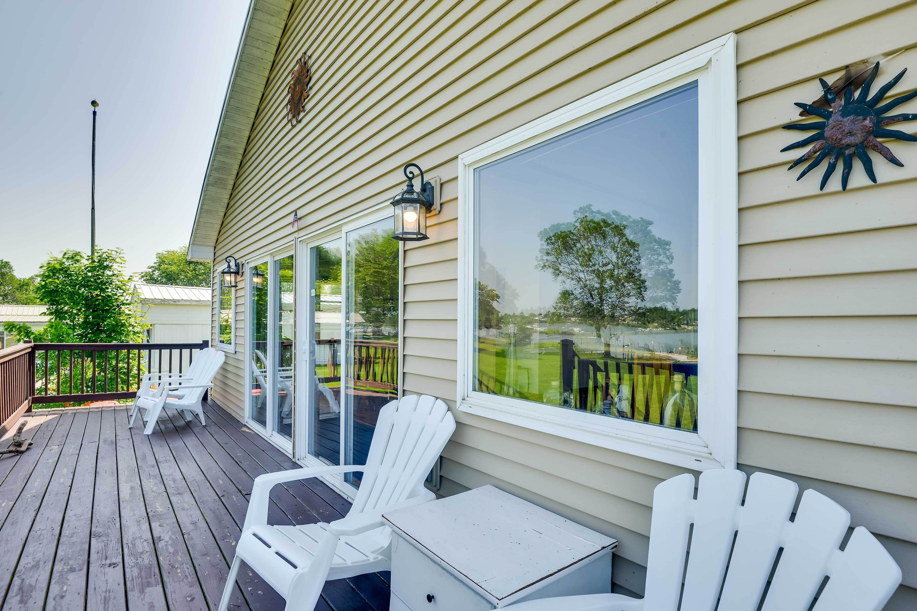 Scenic Cape Vincent Retreat: Walk to Marina!