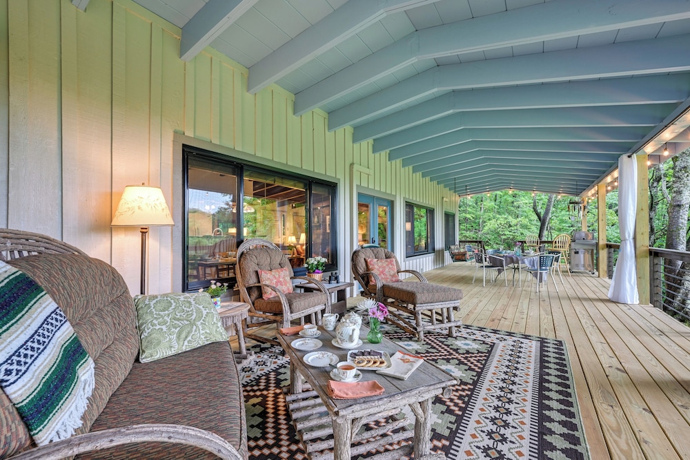 'sweet Birch' Cottage in Bryson City w/ Views
