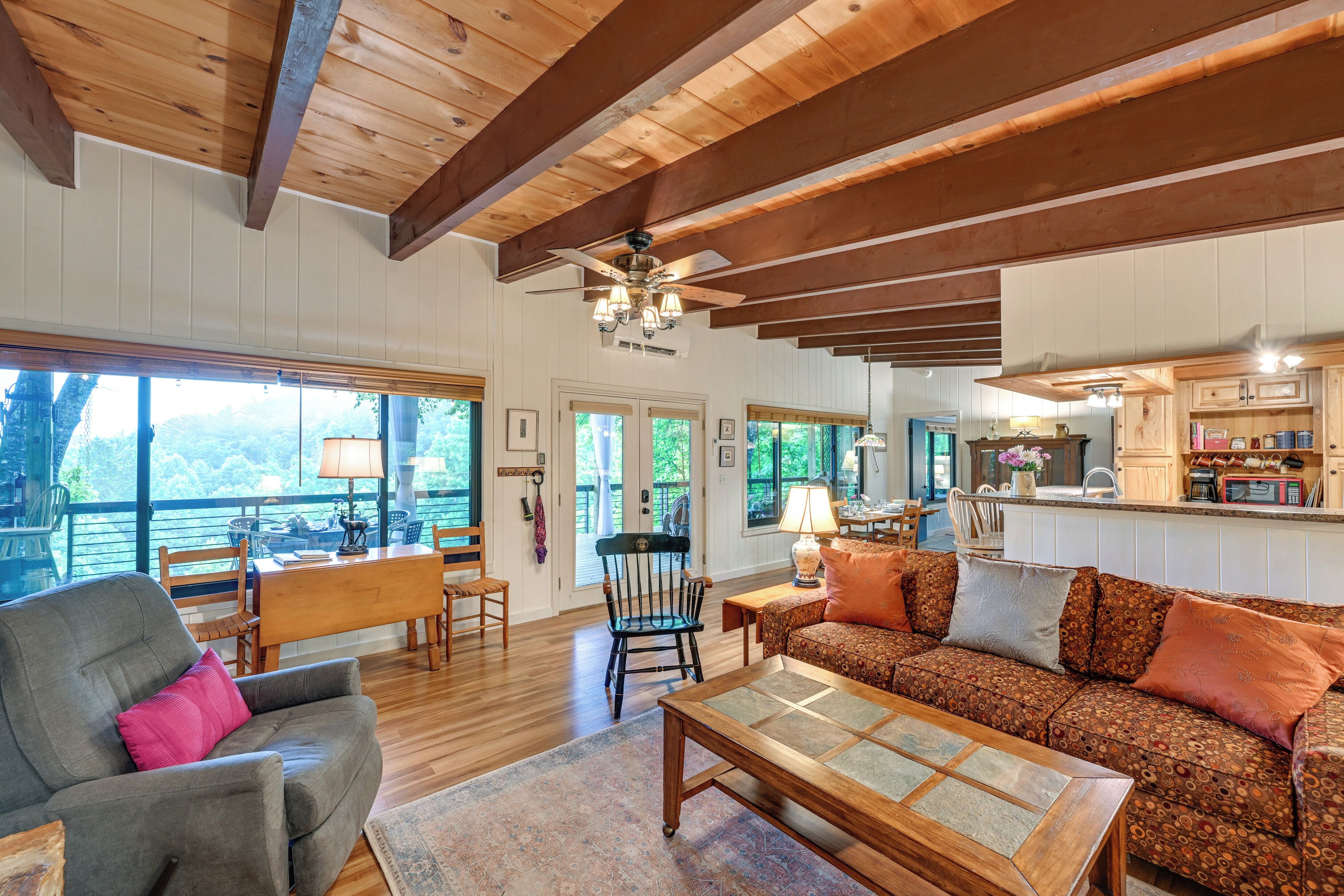 'sweet Birch' Cottage in Bryson City w/ Views