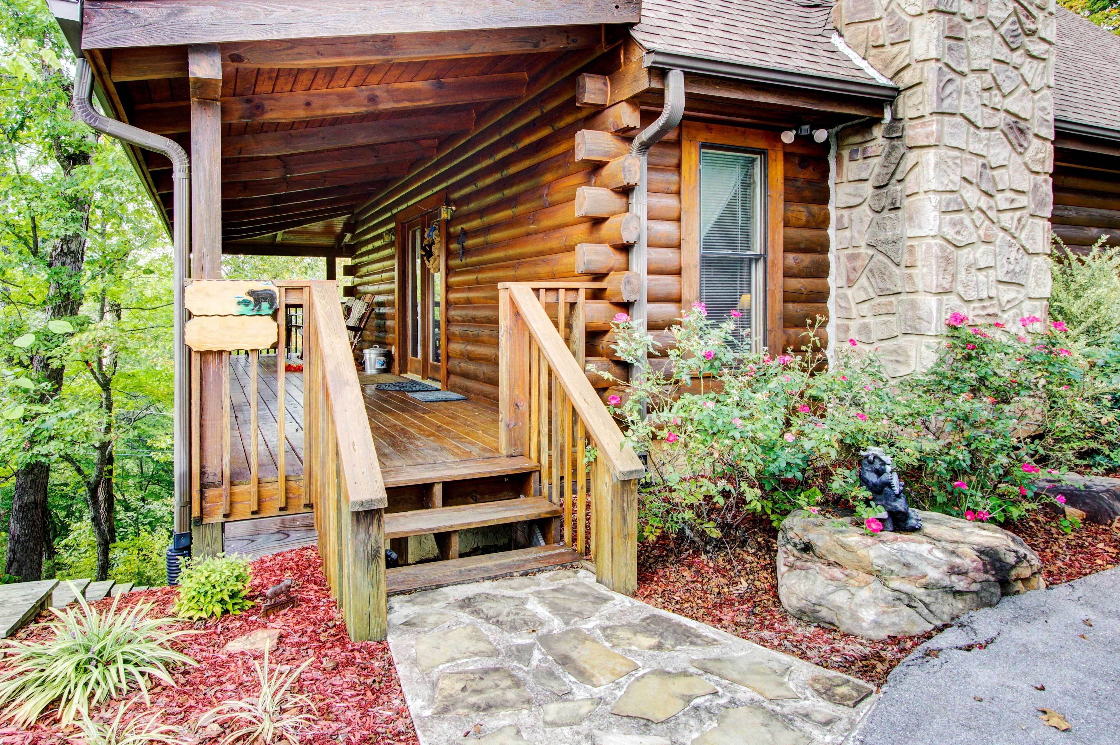 Rustic Sevierville Cabin w/ Covered Porch!