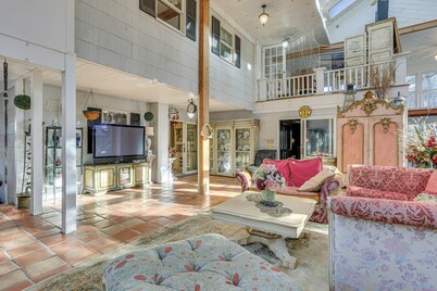 1 Mi to Lake Wallenpaupack: Spacious Poconos Villa