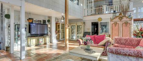 Villa (6 Bedrooms) | Interior