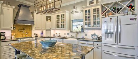 Nhà (3 Bedrooms) | Bếp riêng | Lò vi sóng, lò nướng, bếp nấu, máy rửa bát