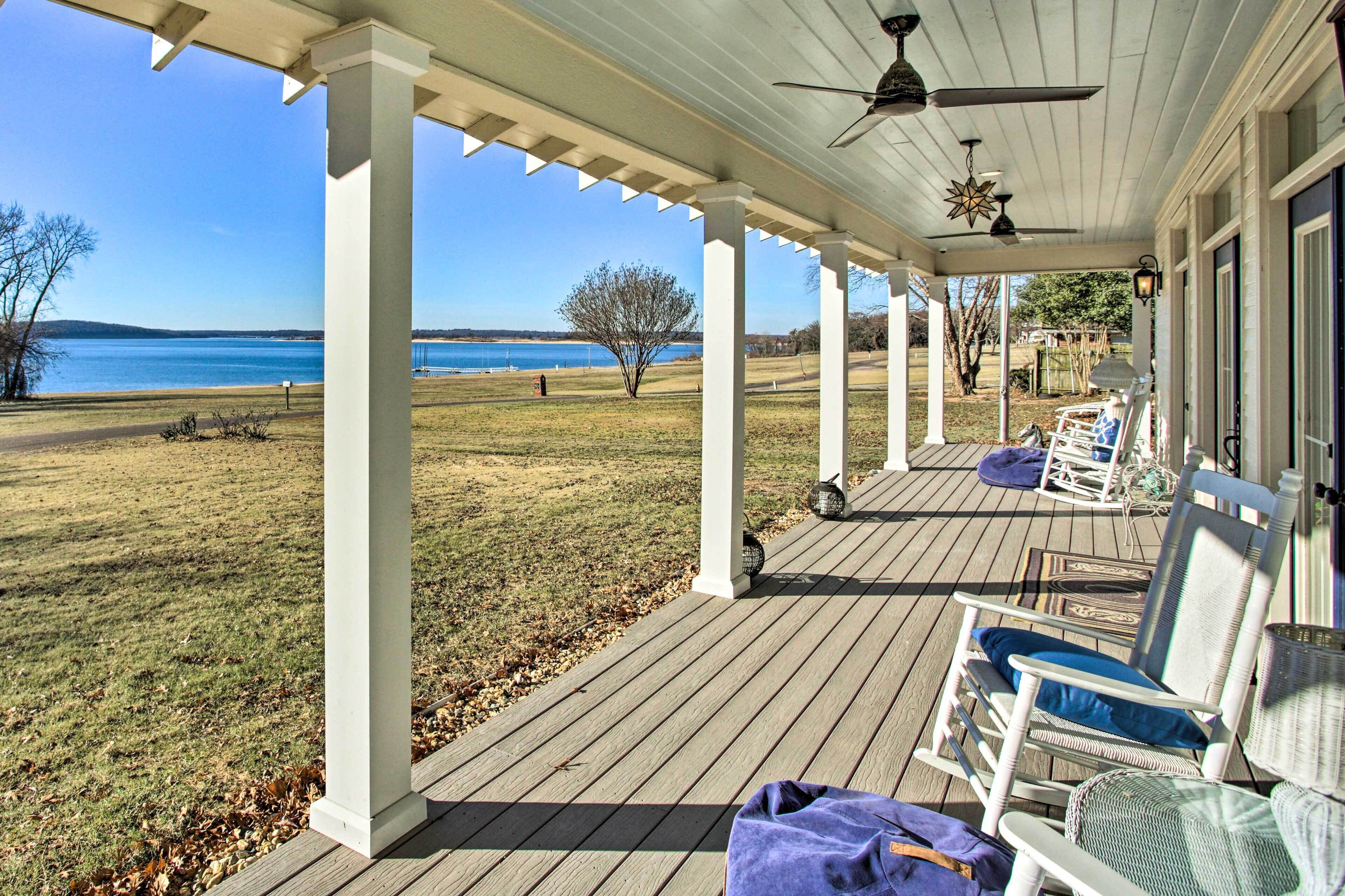 Spacious Kingston Home on Lake Texoma!