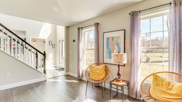 House (4 Bedrooms) | Interior