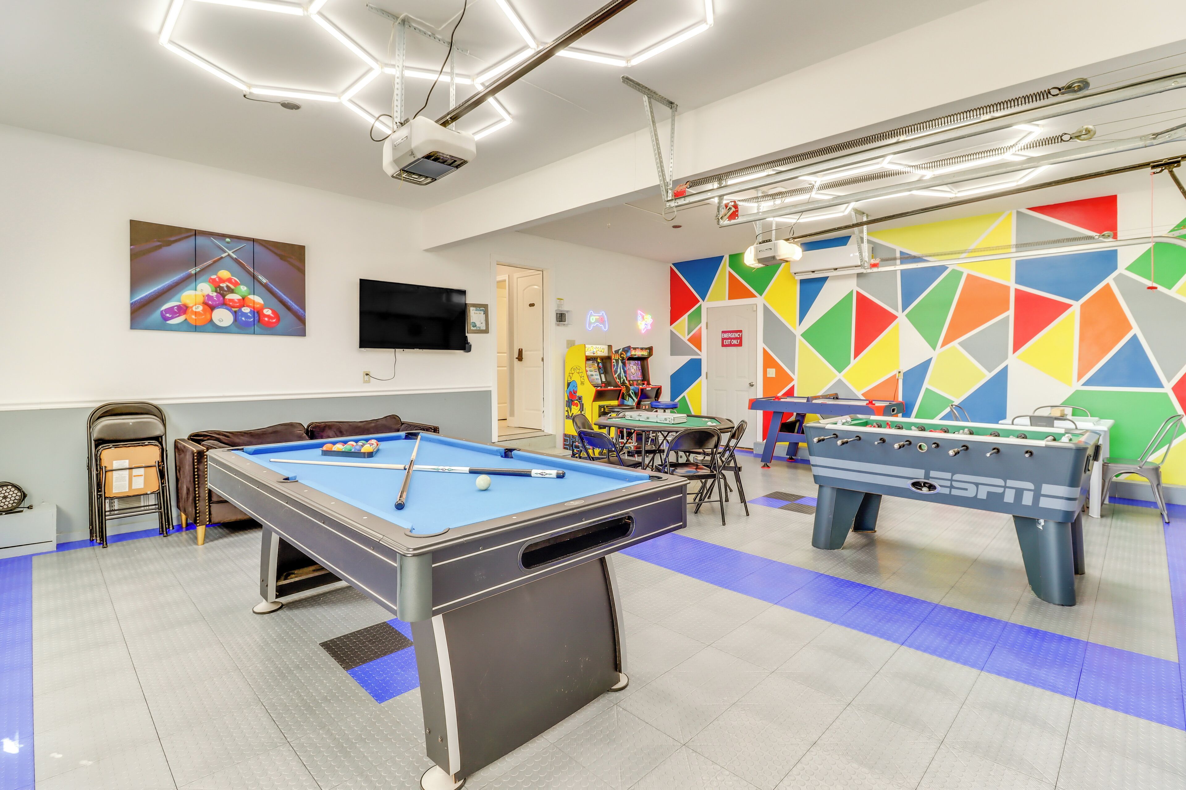 House (4 Bedrooms) | Front of property