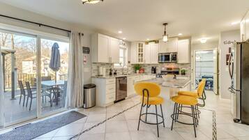House (4 Bedrooms) | Interior