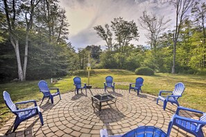 House (4 Bedrooms) | Interior - Hot Tub & Fire Pit: Family Home in Tobyhanna (Tobyhanna)