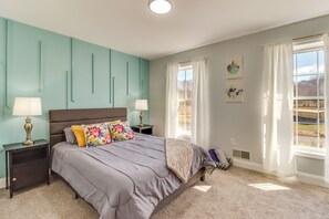 House (4 Bedrooms) | Interior - Hot Tub & Fire Pit: Family Home in Tobyhanna (Tobyhanna)