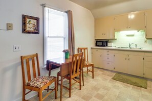 Apartment (2 Bedrooms) | Interior - Rural Minnesota Apartment w/ Fire Pit (Chisholm)