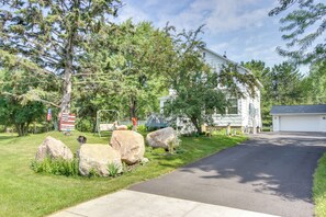 Apartment (2 Bedrooms) | Interior - Rural Minnesota Apartment w/ Fire Pit (Chisholm)