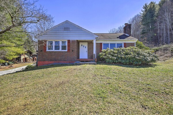 Quaint Creekside Home W/ Spacious Deck & Yard - Marion, VA