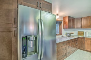 A kitchen with stainless steel appliances, wooden cabinets, a built-in water dispenser, and a granite countertop. - 'moose Park Lodge' Charming Walden Retreat! (Walden)