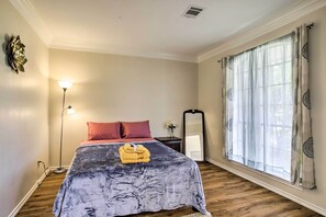 House (5 Bedrooms) | Interior - Spacious Houston Getaway ~ 23 Mi to Downtown! (Houston)