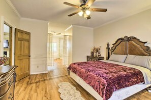 House (5 Bedrooms) | 5 bedrooms, desk, laptop workspace, bed sheets