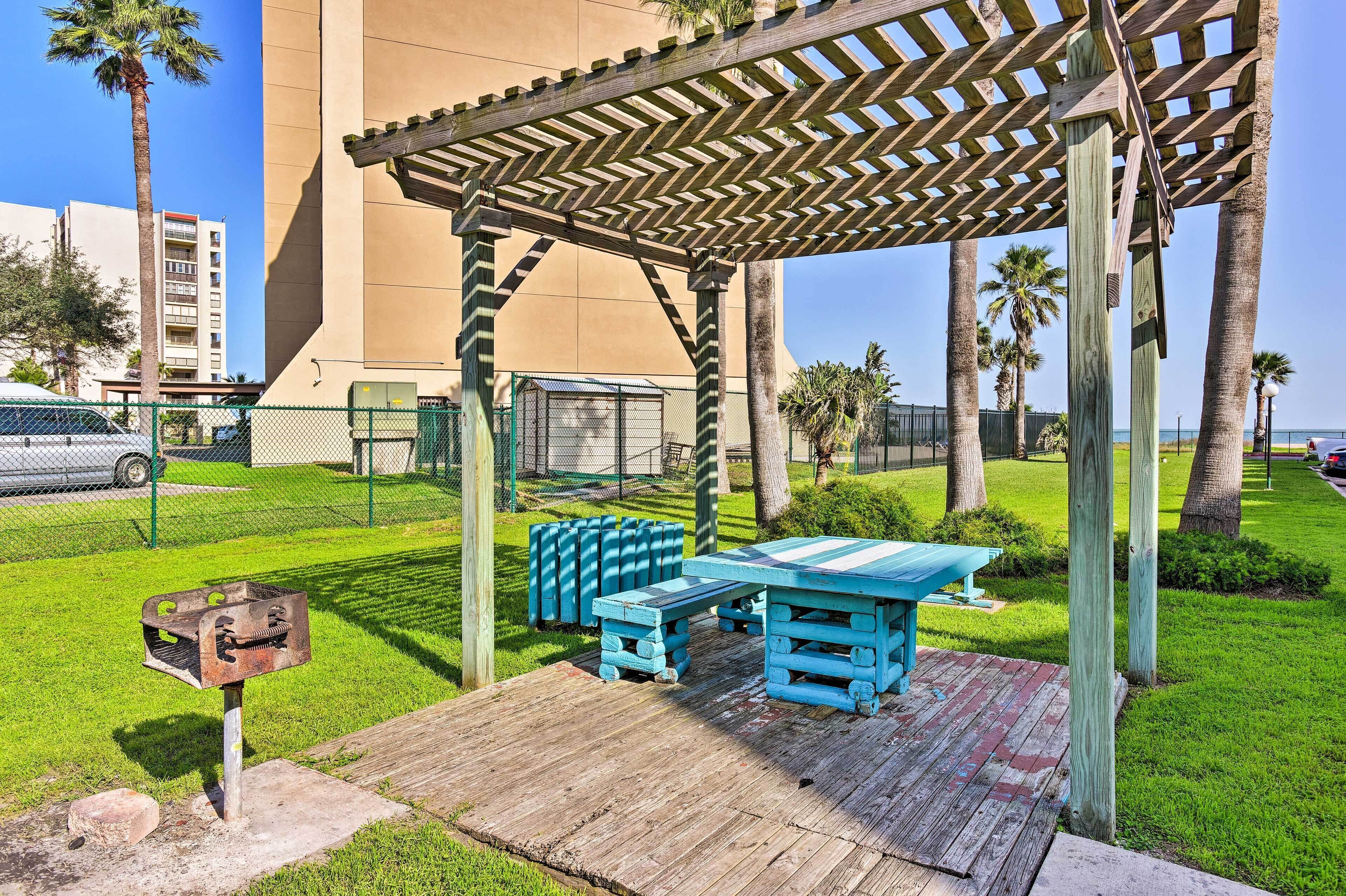 Sun-soaked Texas Condo w/ North Beach Access!