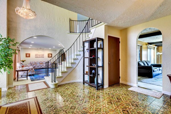 Spacious Buffalo Brick Home W/ Backyard! - LECOM Harborcenter