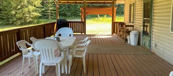 Private 2-acre Retreat w/ MTN Views, Walk to River