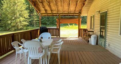 Private 2-acre Retreat w/ MTN Views, Walk to River