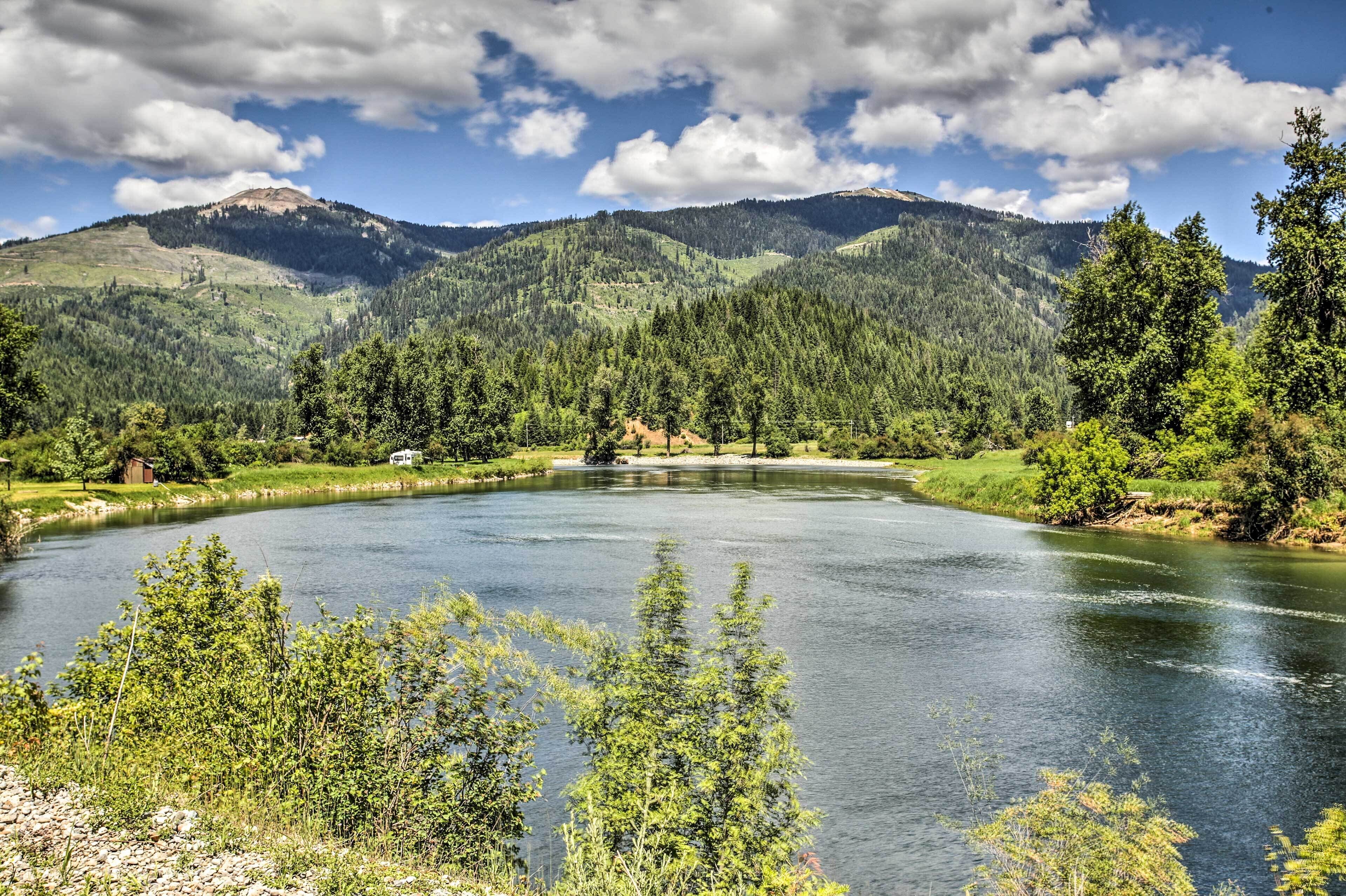 Private 2-acre Retreat w/ MTN Views, Walk to River