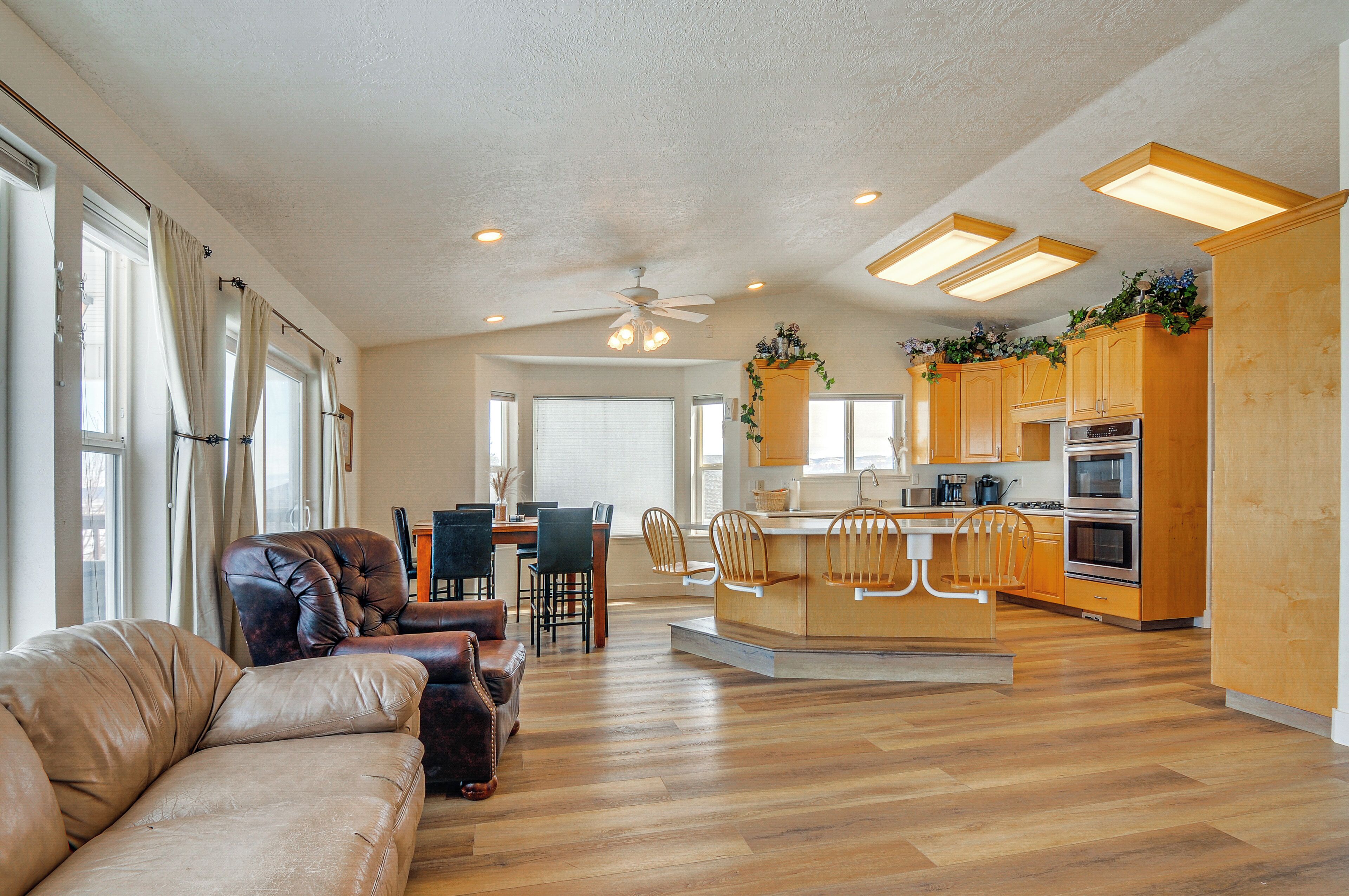 House (6 Bedrooms) | Interior