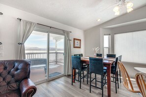 House (6 Bedrooms) | Interior