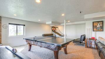 House (6 Bedrooms) | Interior