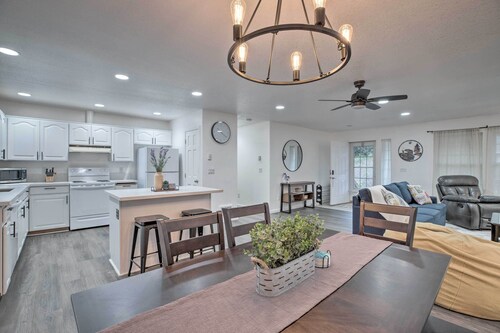 Pet-friendly PNW Home, 1 Mi to Rockaway Beach