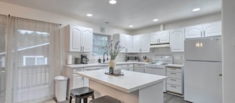 Pet-friendly PNW Home, 1 Mi to Rockaway Beach