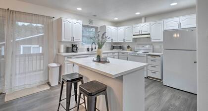 Pet-friendly PNW Home, 1 Mi to Rockaway Beach