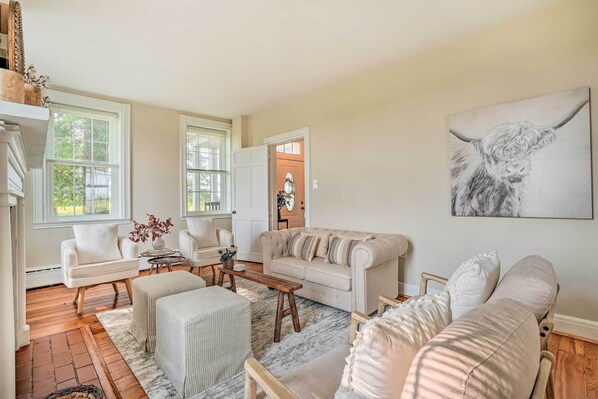 House (3 Bedrooms) | Interior - Upscale Country Home w/ Fire Pit in Taneytown! (Taneytown)