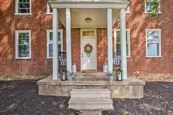 House (3 Bedrooms) | Interior - Upscale Country Home w/ Fire Pit in Taneytown! (Taneytown)