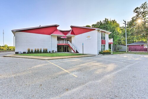 Versatile Pigeon Condo: Fish, Boat & More!