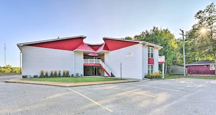 Versatile Pigeon Condo: Fish, Boat & More!