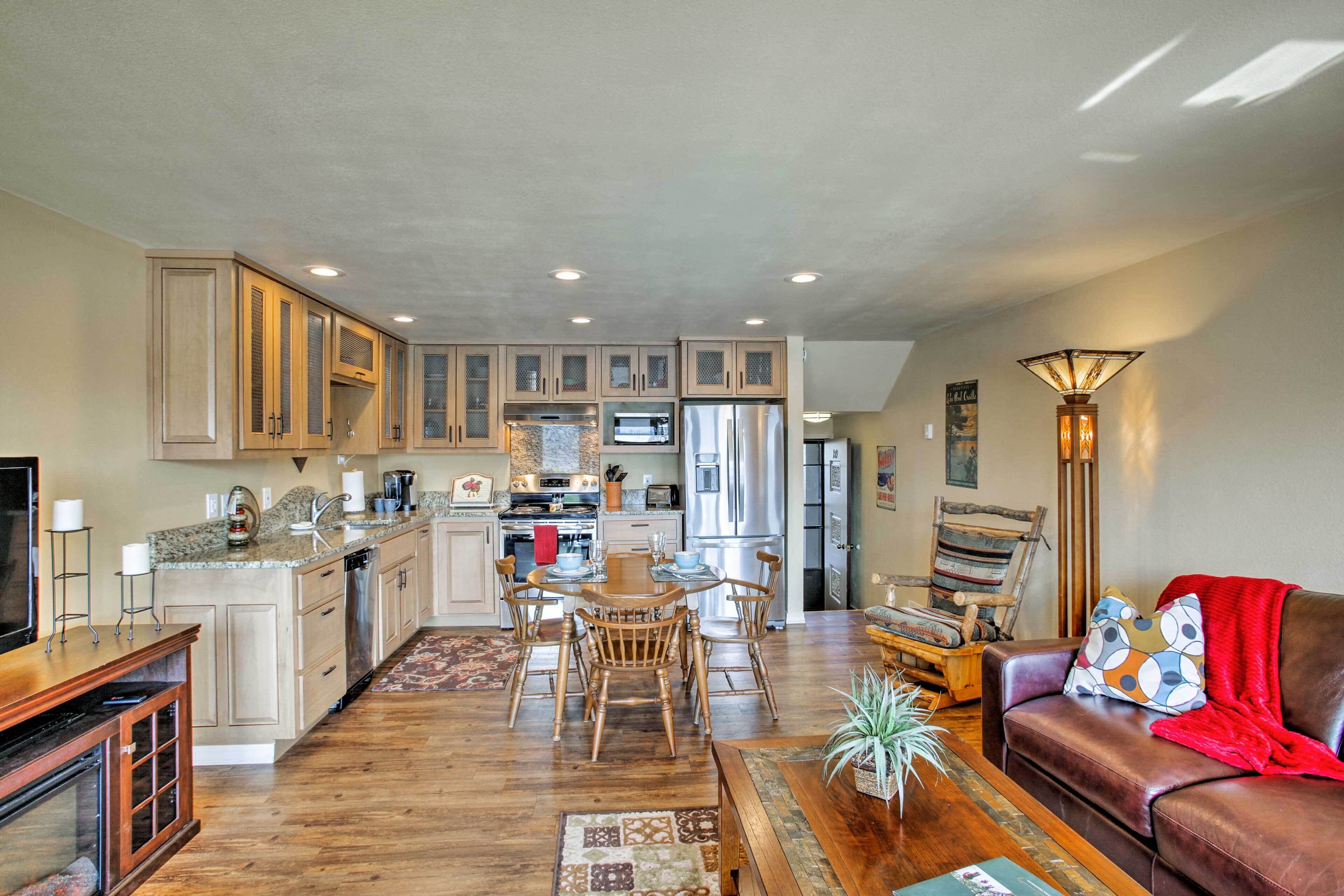 Waterfront Condo 20 Steps From Lake Pend Oreille!