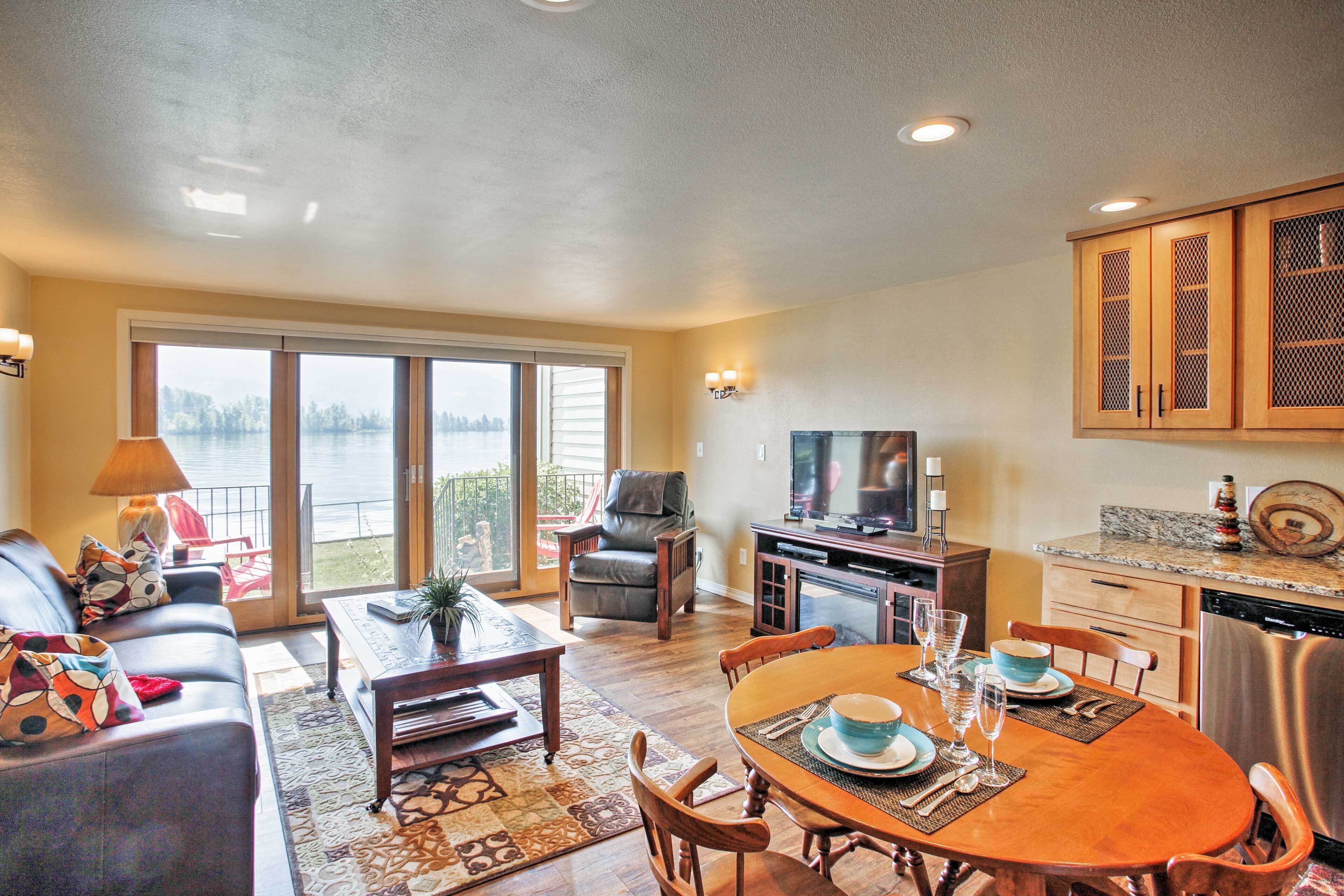 Waterfront Condo 20 Steps From Lake Pend Oreille!